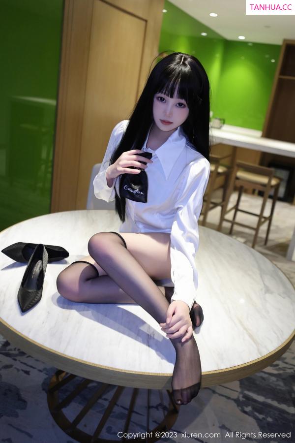   [XiuRen]高清写真图 2023.05.06 No.6685 早川京子 黑丝美腿第23张图片